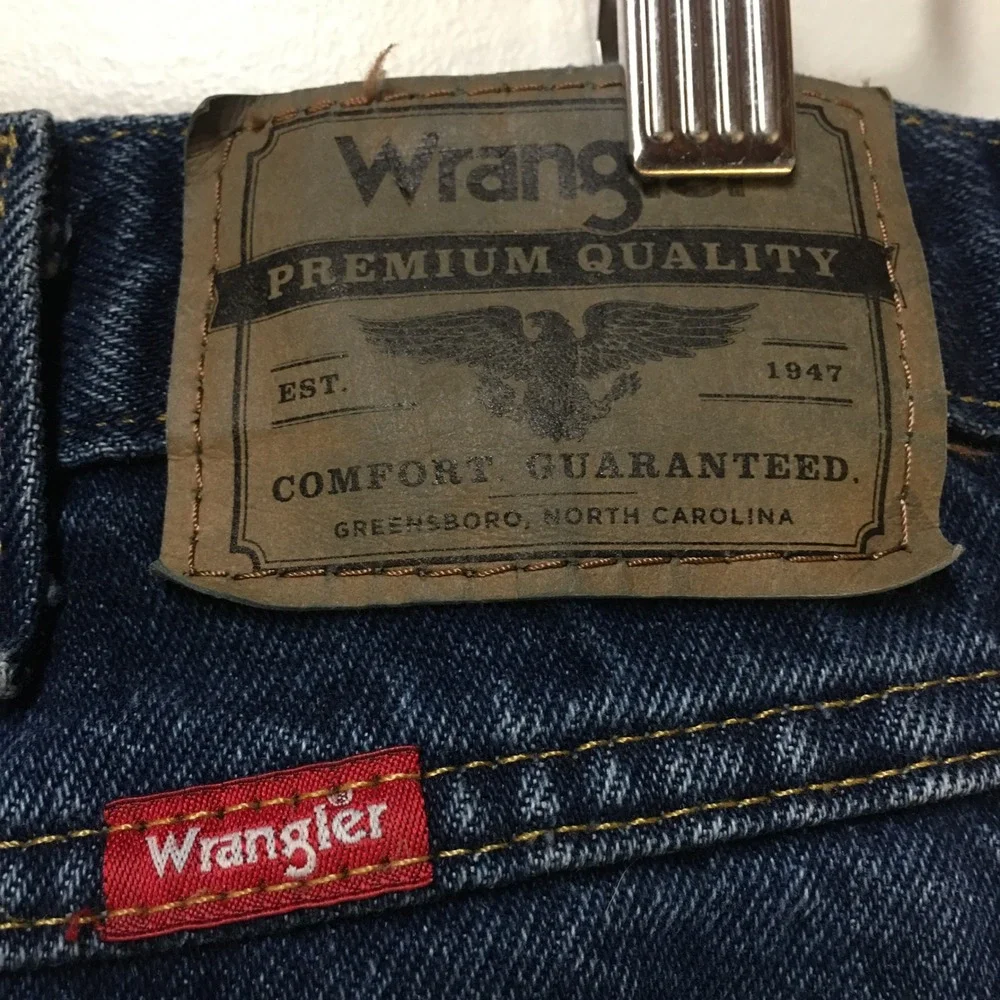 Wrangler Jeans Mens 38x32 Blue Premium Quality Straight Leg Denim Dark Wash